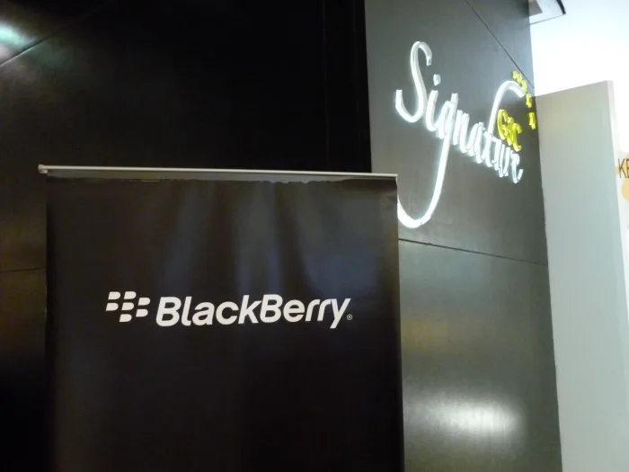 BlackBerry Curve 9320 & 9220 Launch GSC Signature
