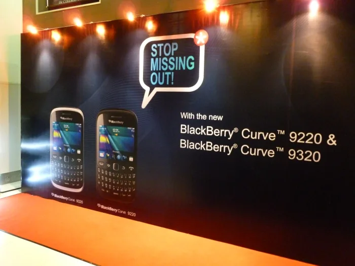 BlackBerry Curve 9320 & 9220 Launch Stop Missing Out