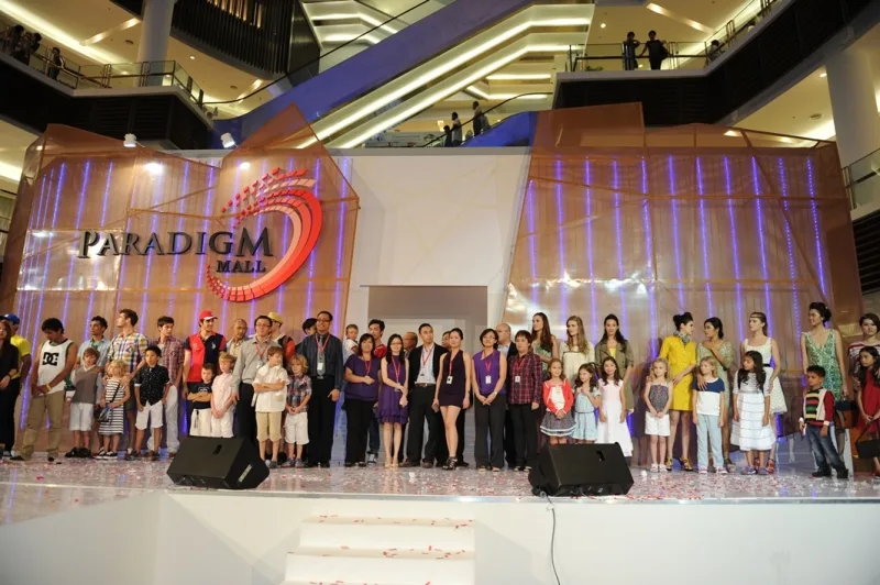 Paradigm Mall Gala Night - Group Photo with WCT Members, 25 May 12