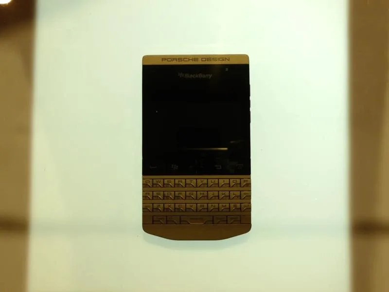 BlackBerry Porsche Design P'9981 Top View