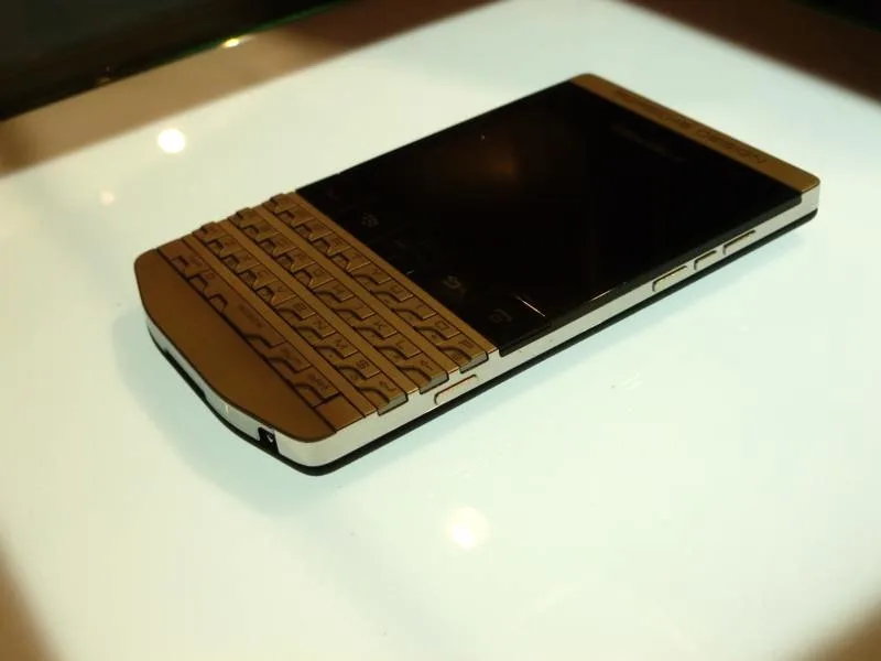 BlackBerry Porsche Design P'9981