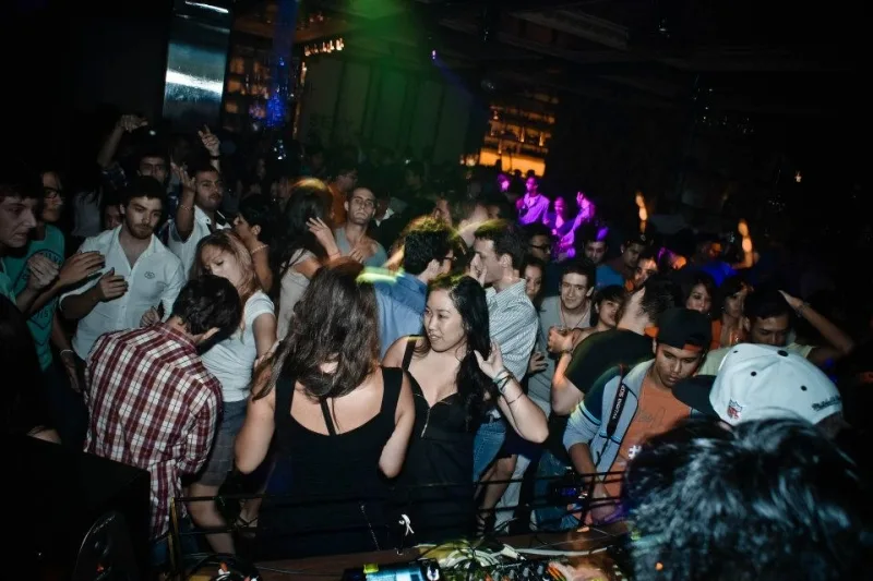 379639_261722147210790_776110539_n