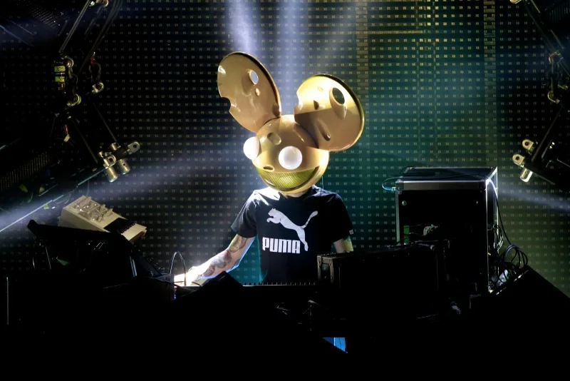 Deadmau5-Aural-Synapse-Live-Orange-Halloween