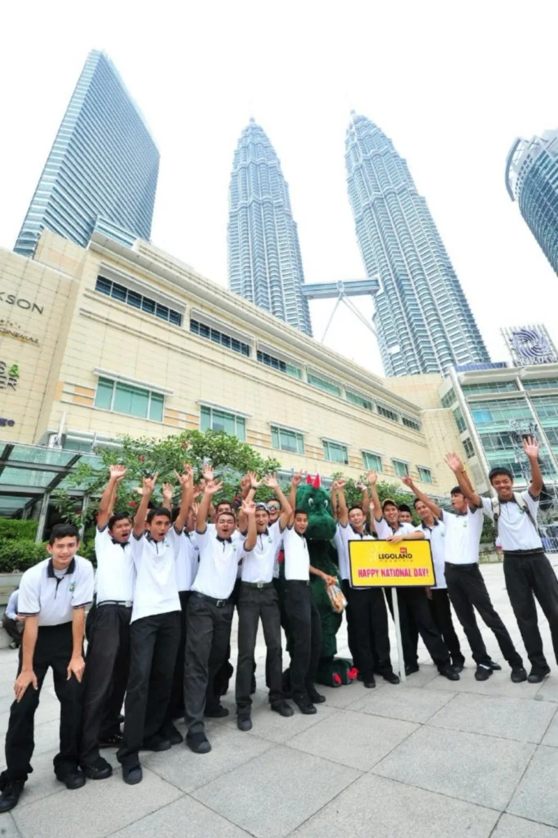 Ollie and Fans celebrate National Day