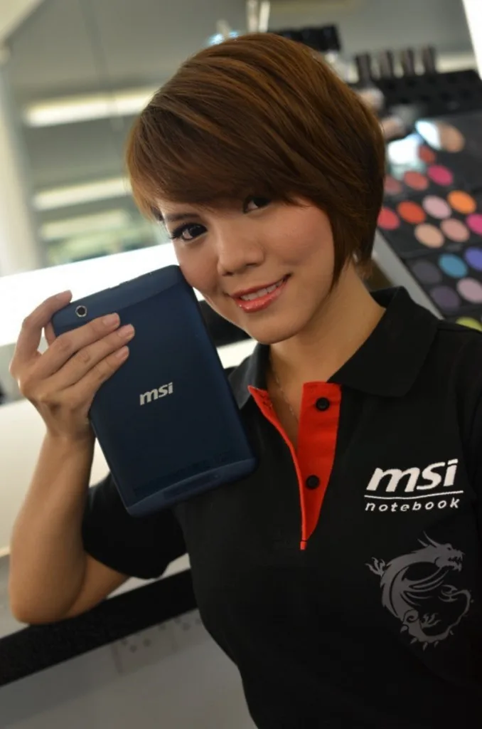 Vikky Hue Pui Kien, 21