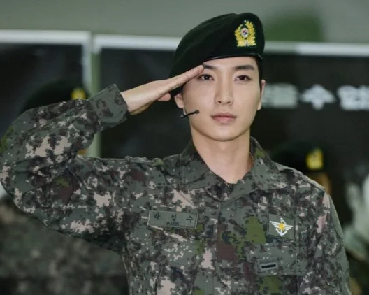leeteuk_military.jpg image