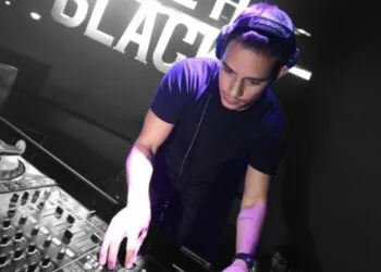 DJ Joey G led the spectacular lineup of performances with his indie dance sets that kept the crowd dancing