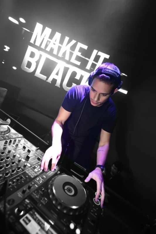 DJ Joey G led the spectacular lineup of performances with his indie dance sets that kept the crowd dancing