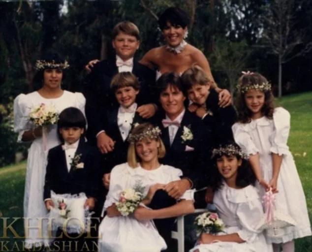 Kris and Bruce are seen surrounded by their children on their wedding day in 1991 (Source: dailymail.co.uk)