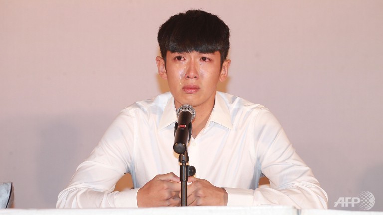 Taiwanese actor Kai Ko cries during a press conference after he was released from detention for suspected drug use in Beijing. (Photo: AFP)