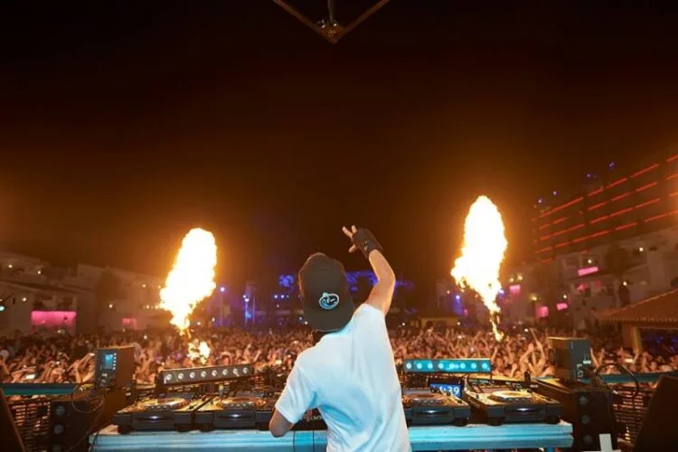 Photo via Avicii on Facebook