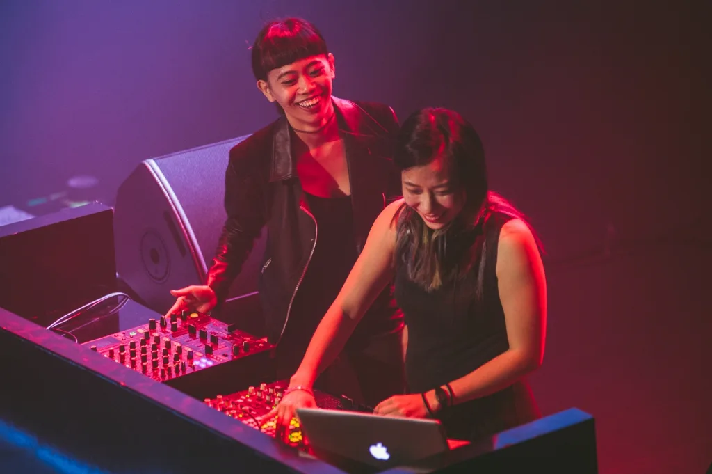 Urbanscapes Satellite Show +2DB