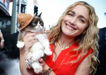 Grumpy Cat & owner Tabatha (Source: www.ibtimes.co.uk)