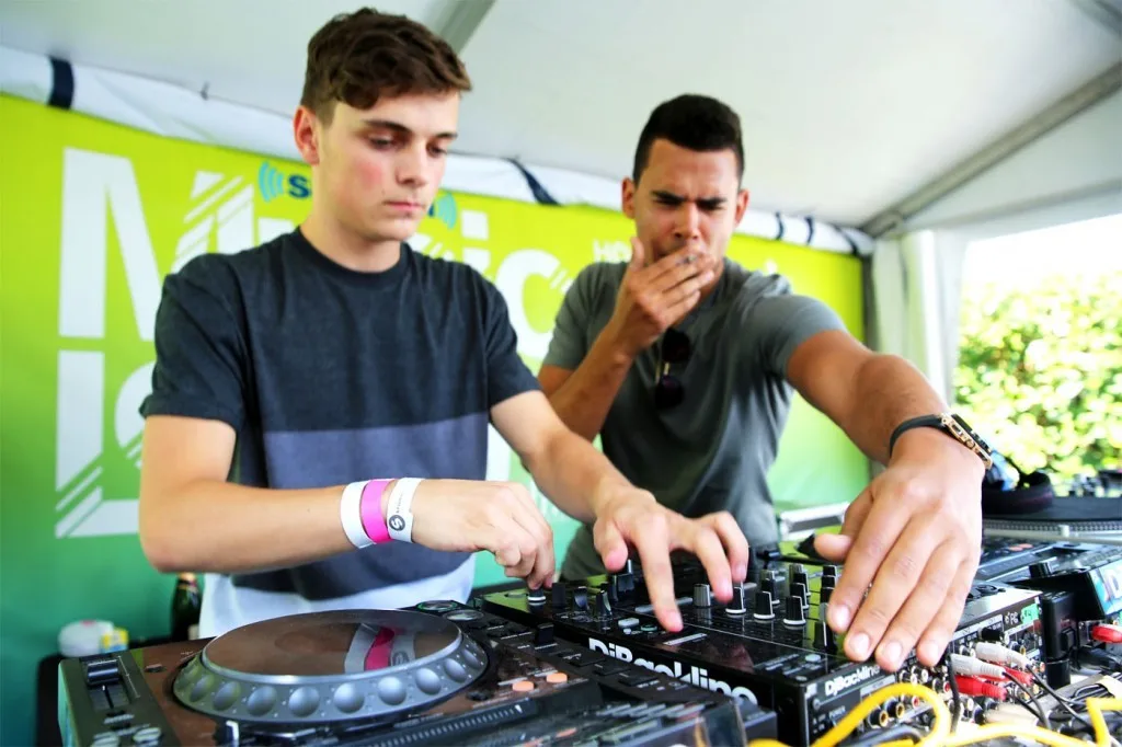 Martin Garrix & Afrojack (Source: musicbuzz)