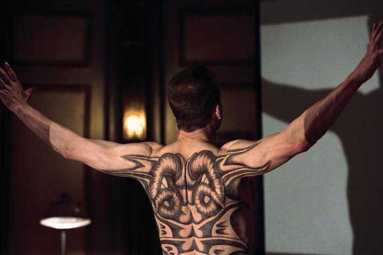 Ralph Fiennes as Francis Dolarhyde - Tattoo / Image