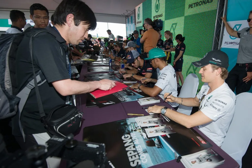 Autograph session