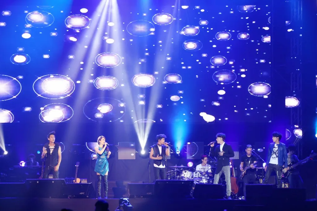 Bii and Guest Performers