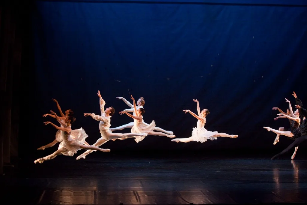 Double Contrasts bu Choo-San Goh - Photo by Tan Ngiap Heng