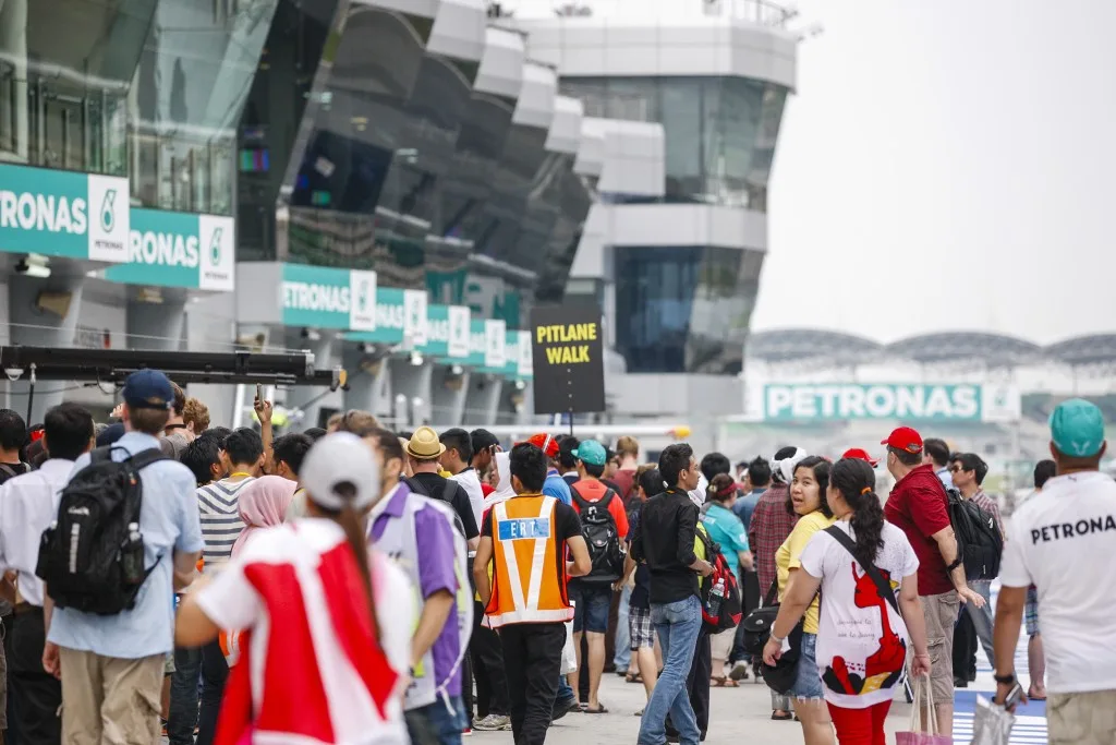 Public pit lane walk