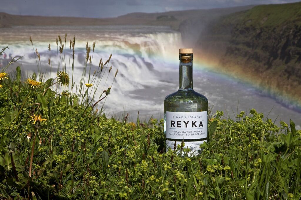 Reyka_bottle_rainbow_offset