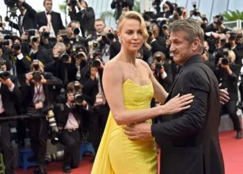 South African-US actress Charlize Theron (L) and her partner US actor Sean Penn pose as they arrive for the screening of the film "Mad Max : Fury Road" during the 68th Cannes Film Festival in Cannes, southeastern France, on May 14, 2015. AFP PHOTO / LOIC VENANCELOIC VENANCE/AFP/Getty Images ORIG FILE ID: 540670197