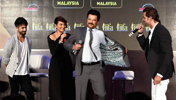 Mumbai: Bollywood actors Arjun Kapoor, Shahid Kapoor, Sonakshi Sinha, Anil Kapoor and Hrithik Roshan during a press conference for the announcement of IIFA 2016 in Mumbai on Thursday. PTI Photo by Mitesh Bhuvad (PTI5_28_2015_000112B) *** Local Caption ***