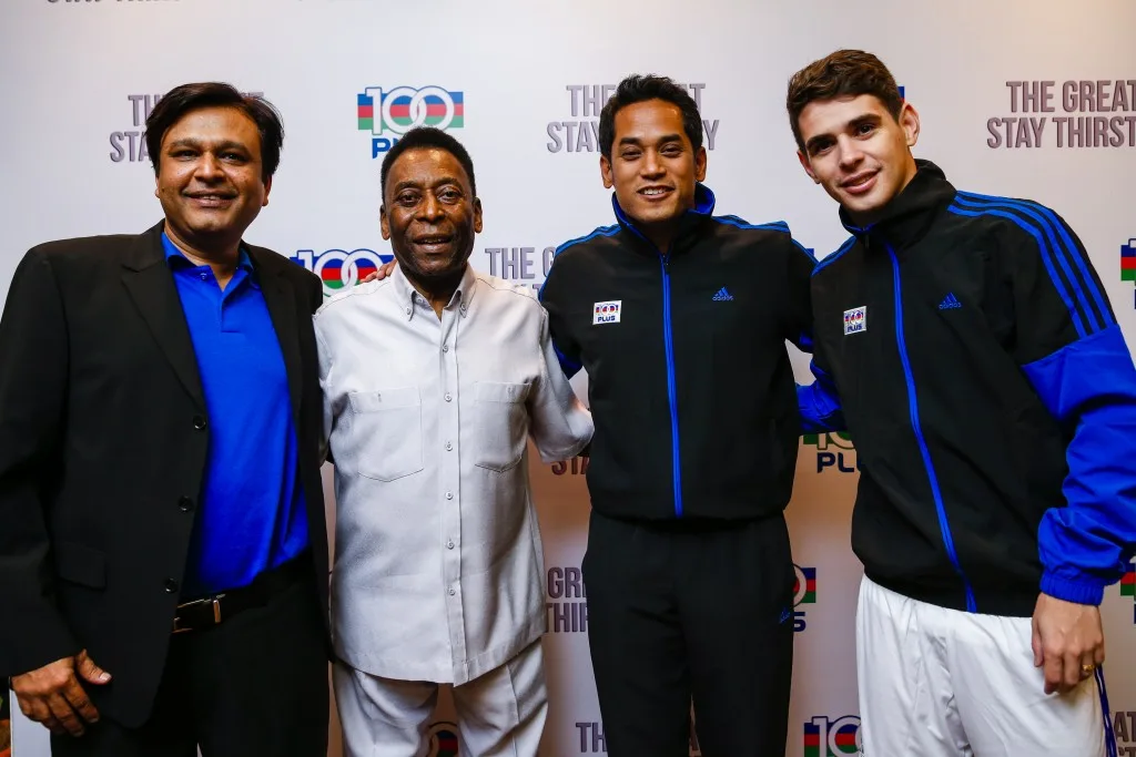 (L-R) Khalid Alvi, Managing Director of F&N Beverages Marketing; Pelé; YB Khairy Jamaluddin; Oscar