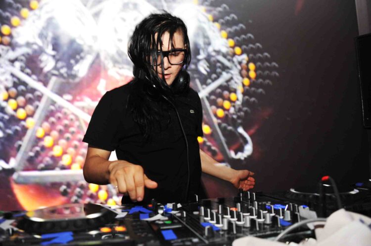 NEW YORK, NY - JUNE 20: DJ Skrillex performs at the Samsung Galaxy S III Launch hosted by Ashley Greene at Skylight Studios on June 20, 2012 in New York City. (Photo by Theo Wargo/Getty Images for Samsung)