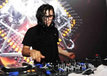 NEW YORK, NY - JUNE 20: DJ Skrillex performs at the Samsung Galaxy S III Launch hosted by Ashley Greene at Skylight Studios on June 20, 2012 in New York City. (Photo by Theo Wargo/Getty Images for Samsung)