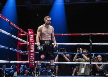 We are introduced to the brawler Billy Hope at his victorious Madison Square Garden fight against Darius Jones. Cedric Jones (Darius Jons), sometimes Tony Weeks (Referee)