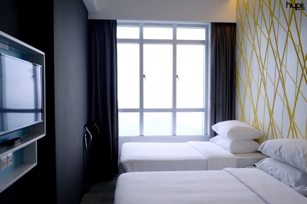 First World Hotel Tower 2 Annex XYZ Triple Deluxe Room