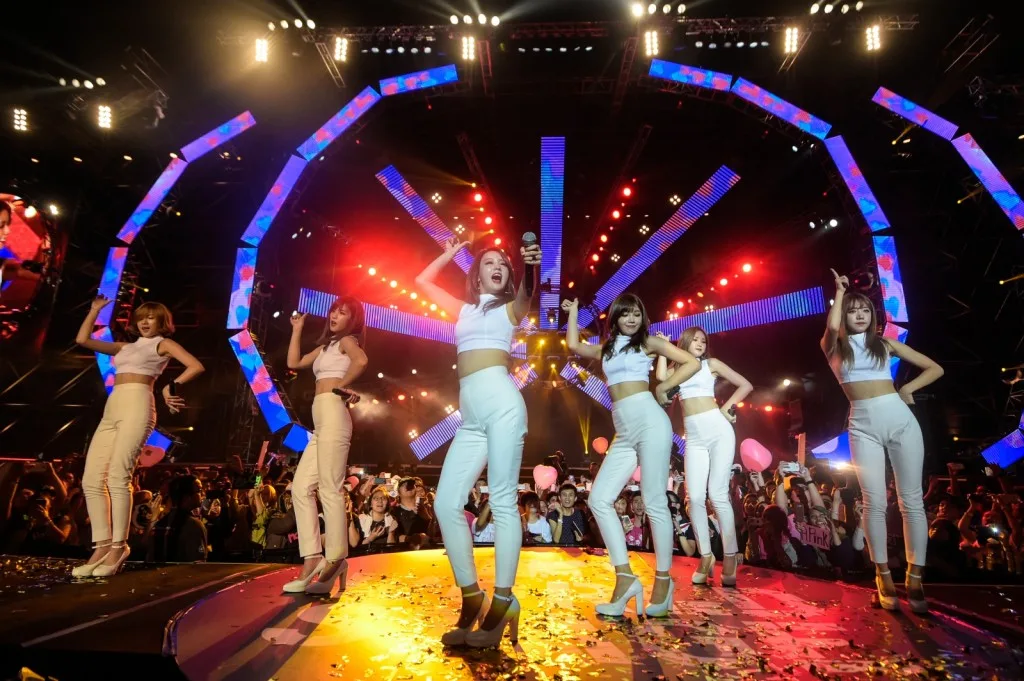 Apink performing at MTV World Stage Malaysia 2015 on 12 Sep Pic 2 (Credit - MTV Asia & Kristian Dowling)