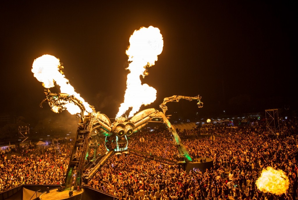 Spider - Big Crowd - Flames 2