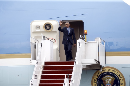 United States President Barack Obama waves upon landing at Royal Malaysian Air Force airport in Subang outside Kuala Lumpur, Friday, 20 November 2015. Obama arrived on Friday, his second visit to Malaysia since last year, to attend summits related to the 27th Asean Summit. NSTP/Aizuddin Saad