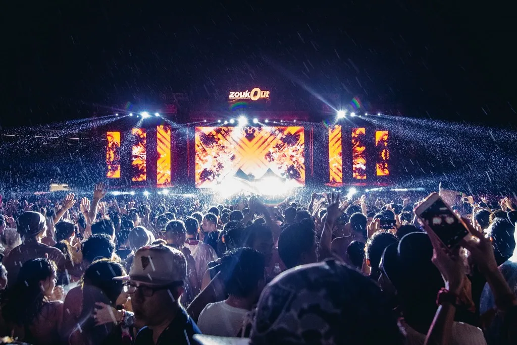 12122015_ZoukOut_Colossal295_Clean