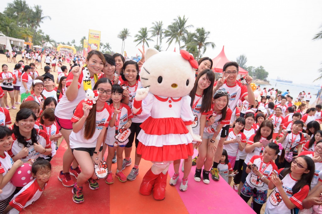 Fans taking photos with Hello Kitty Run Singapore 2014