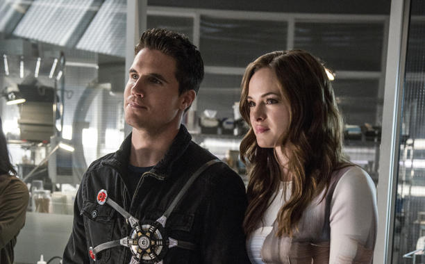 The Flash -- "The Man Who Saved Central City" -- Image FLA201b_0100b -- Pictured (L-R): Robbie Amell as Ronnie and Danielle Panabaker as Caitlin Snow -- Photo: Cate Cameron /The CW -- ÃÂ© 2015 The CW Network, LLC. All rights reserved
