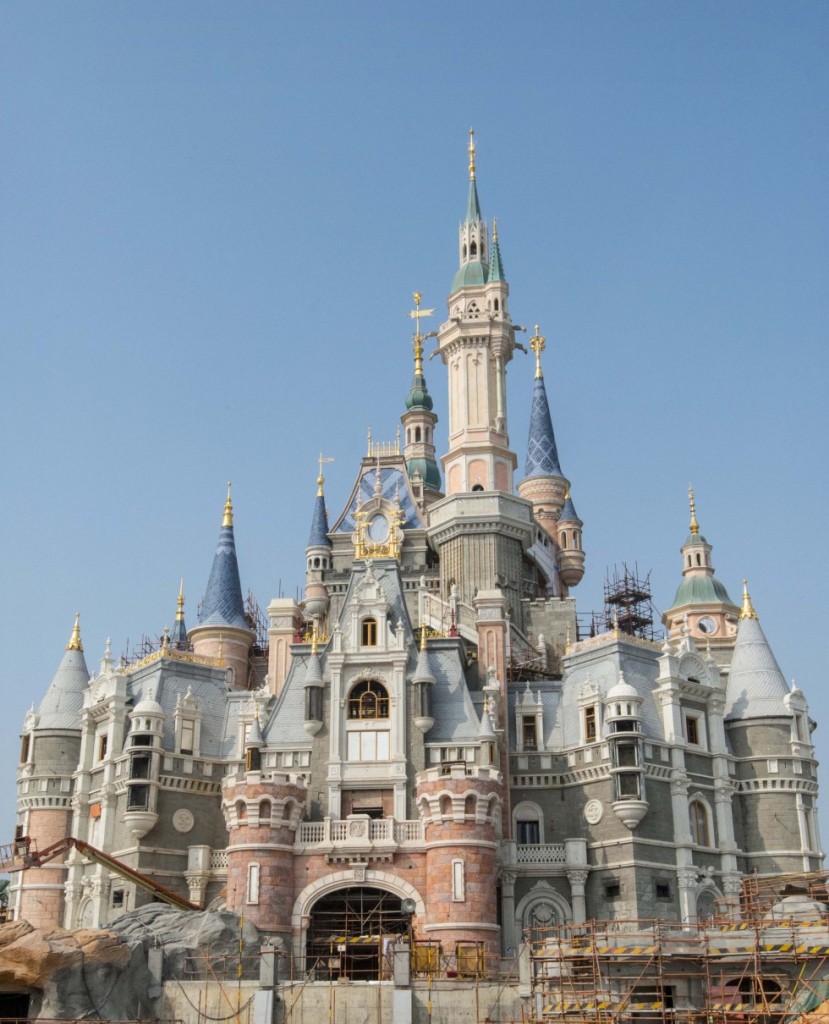 Photo taken in November last year shows the castle of Disney Resort under construction in Shanghai (Source: Xinhua)