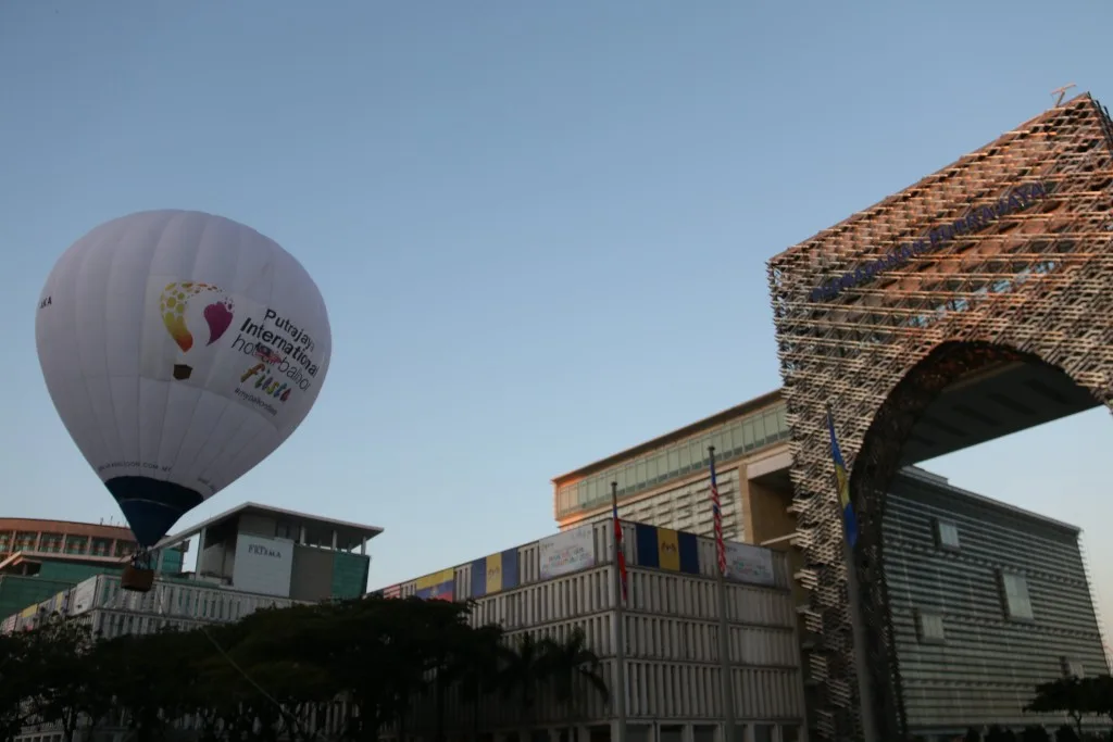 1Balloon Ride for esteemed partners, sponsors and members of the media before our press conference.