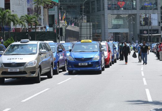 KUALA LUMPUR 29 MARCH 2016. Mogok membantah `Grab Taxi' di Jln Bukit Bintang. NSTP/YAZIT RAZALI