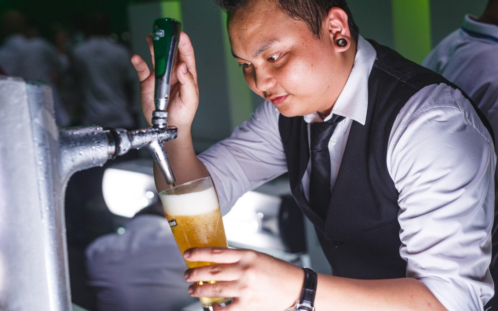 HMB Launch - Eddy Jay Jaimin, Heineken World’s Best Bartender of 2016 demonstrating a perfect serve of Heineken Extra Cold - Photo by © All Is Amazing