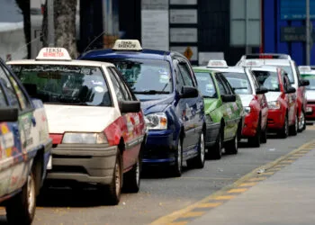 Taxis are parked as drivers wait for customers on a road in Kuala Lumpur on February 19, 2014. The Malaysian Insider/Najjua Zulkefli