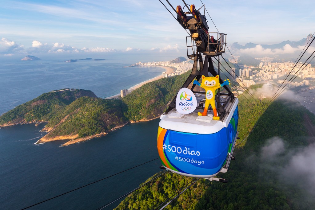 Olympic mascot, Vinicius, rides from the top of the Sugarloaf cable on 23rd March 2015 in Rio De Janeiro, Brazil (Source: Alex Ferro/Rio 2016 via Getty Images)