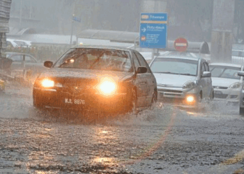 Flash flood in Jalan Pahang Barat (Source: The Star)
