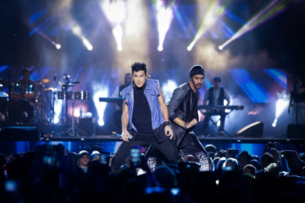 Gary V Feat. Gab Valenciano perform at MTV Music Evolution Manila 2016 on 24 Jun Pic 5(Credit-MTV Asia&Kris Rocha)