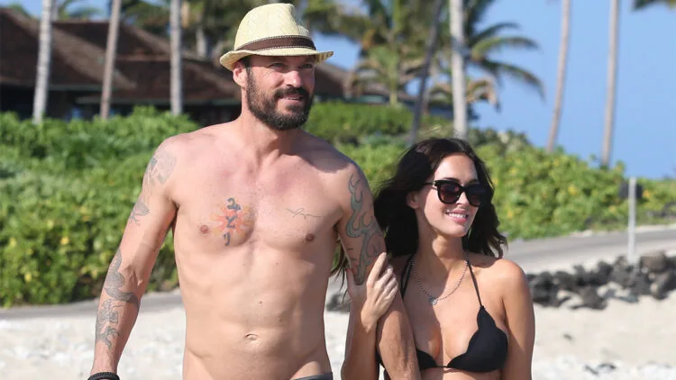 *PREMIUM-EXCLUSIVE* Kona, HI - *PREMIUM EXCLUSIVE* **WEB EMBARGO UNTIL 5PM PST ON 04/25/16** *MUST CALL FOR PRICING* Kona, HI - Megan Fox reveals her cute baby bump during a Hawaii getaway with husband Brian Austin Green. The brunette beauty and mom of two looked amazing with a little black bikini top and sarong draped around her waist. Megan and Brian held hands throughout their walk on the beach showing their true love for each other despite their plans to divorce back in August, 2015. The pregnant couple are expecting their third child together and looked to be in pure bliss enjoying the scenery of the very same place where they exchange vows in 2010. **Shot on 04/22/16** AKM-GSI 26 APRIL 2016 To License These Photos, Please Contact : Maria Buda (917) 242-1505 mbuda@akmgsi.comor Steve Ginsburg (310) 505-8447 (323) 423-9397 steve@akmgsi.com sales@akmgsi.com