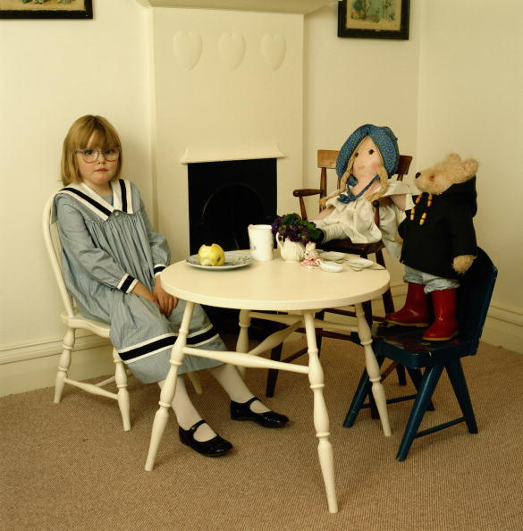 Sophie Dahl holds a tea party with her toys, circa 1985 (Source: David Montgomery/Getty Images)