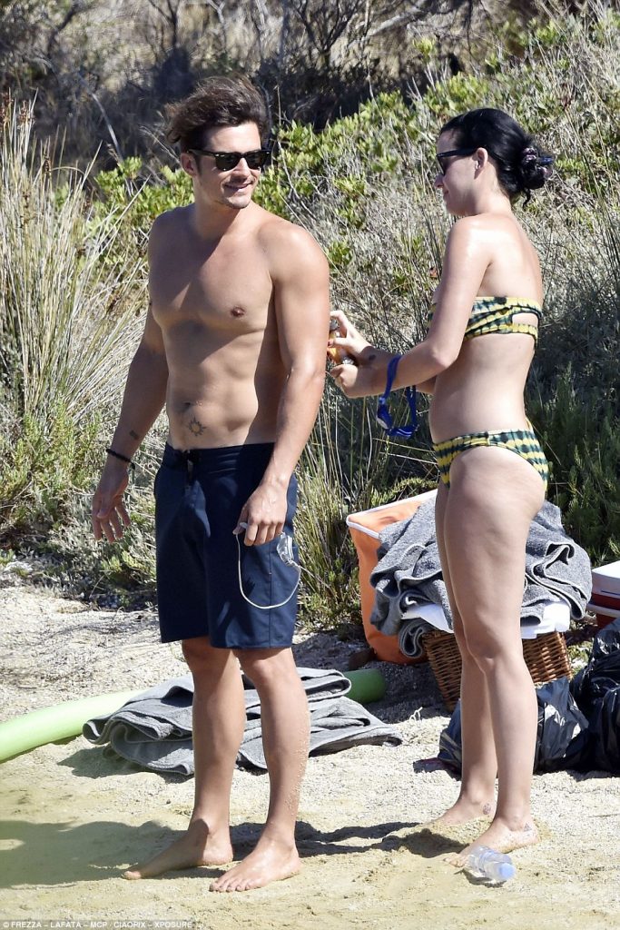 Orlando Bloom Gets Super Touchy Feely on Vacation With 