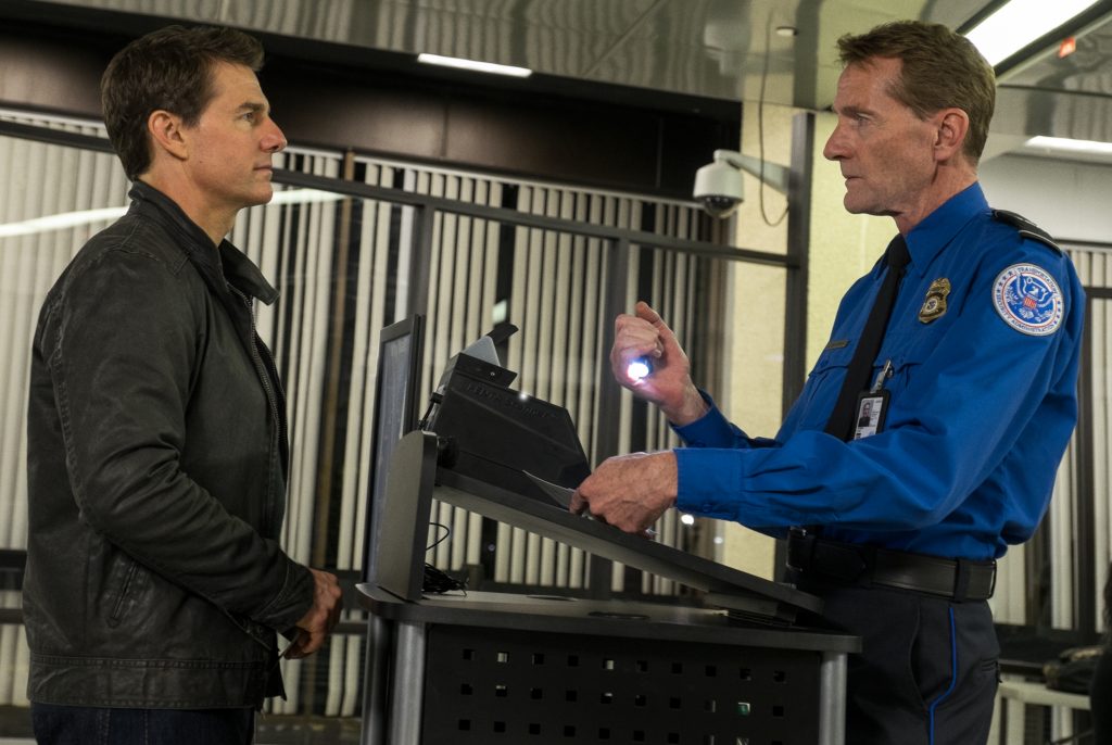 Left to right: Tom Cruise plays Jack Reacher and Lee Child plays TSA Agent in Jack Reacher: Never Go Back from Paramount Pictures and Skydance Productions