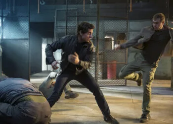 Left to right: Tom Cruise plays Jack Reacher and Gordon Alexander plays Cage Match Goon in Jack Reacher: Never Go Back from Paramount Pictures and Skydance Productions